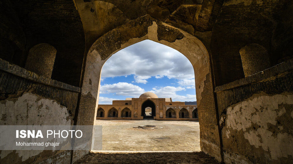 کاروانسرای آجری شاه عباسی آهوان