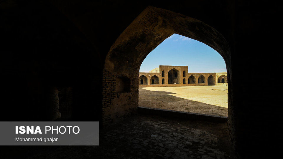 کاروانسرای آجری شاه عباسی آهوان