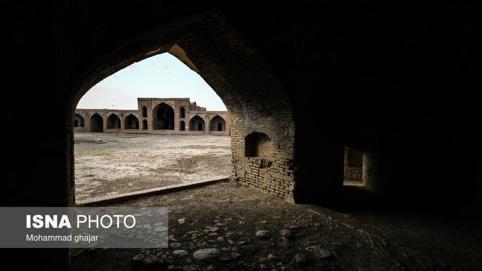 کاروانسرای آجری شاه عباسی آهوان