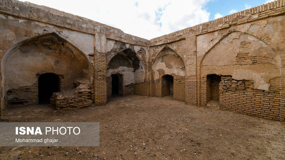 کاروانسرای آجری شاه عباسی آهوان