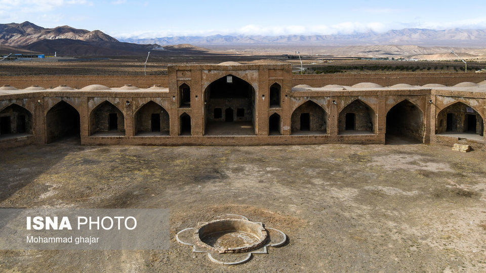 کاروانسرای آجری شاه عباسی آهوان