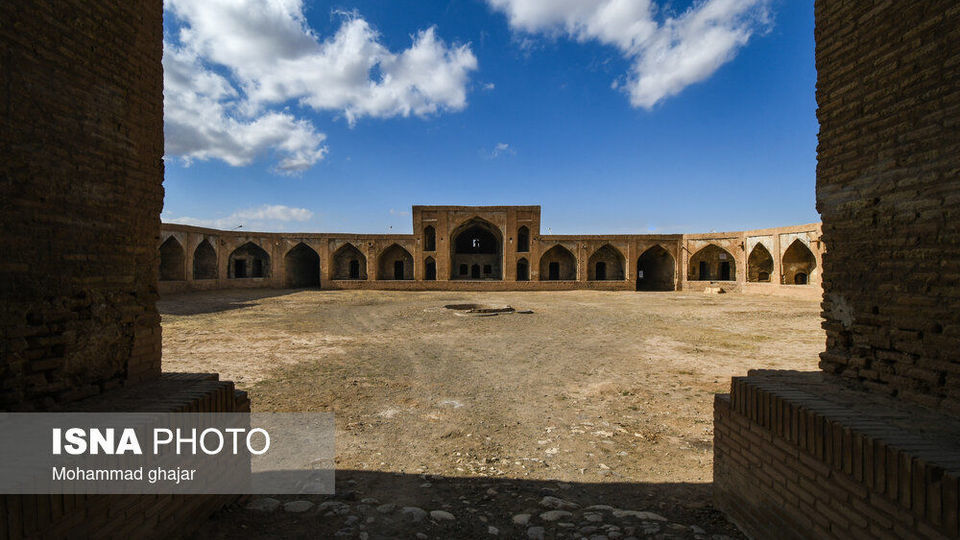 کاروانسرای آجری شاه عباسی آهوان