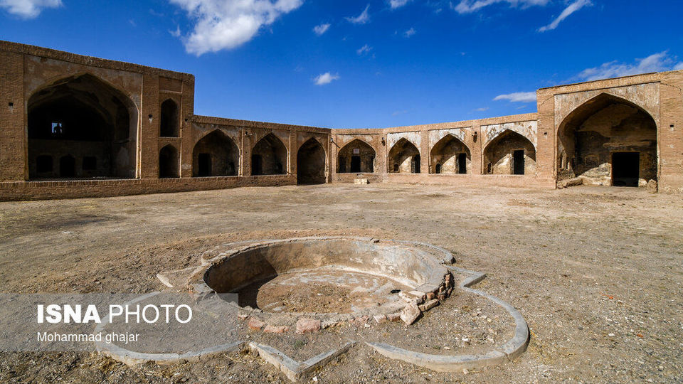 کاروانسرای آجری شاه عباسی آهوان