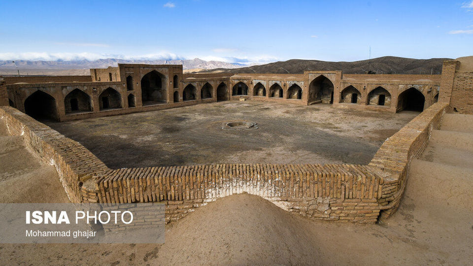 کاروانسرای آجری شاه عباسی آهوان