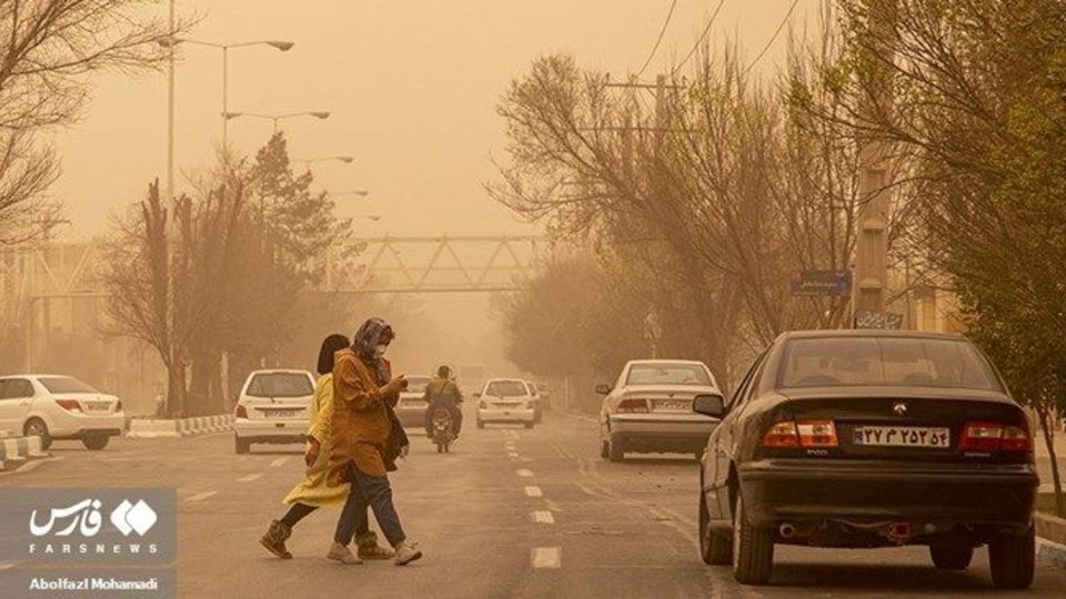 خسارات اولیه طوفان در پایتخت/ ازسقوط تابلوها تا مصدومیت ۶ شهروند