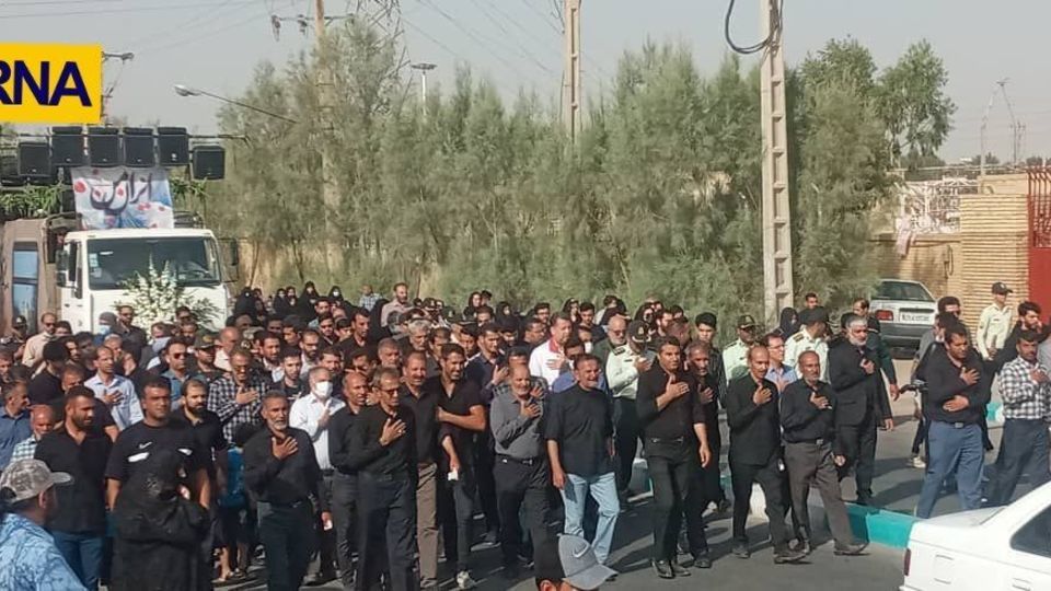 تشییع پیکر هشت جانباخته شناسایی شده در حادثه قطار مشهد به یزد