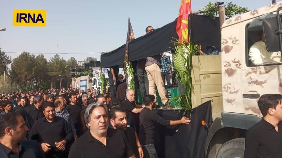 تشییع پیکر هشت جانباخته شناسایی شده در حادثه قطار مشهد به یزد