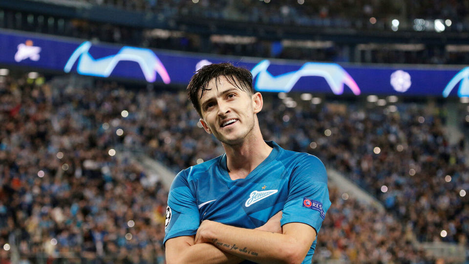 آزمون به پرداخت نفقه محکوم شد