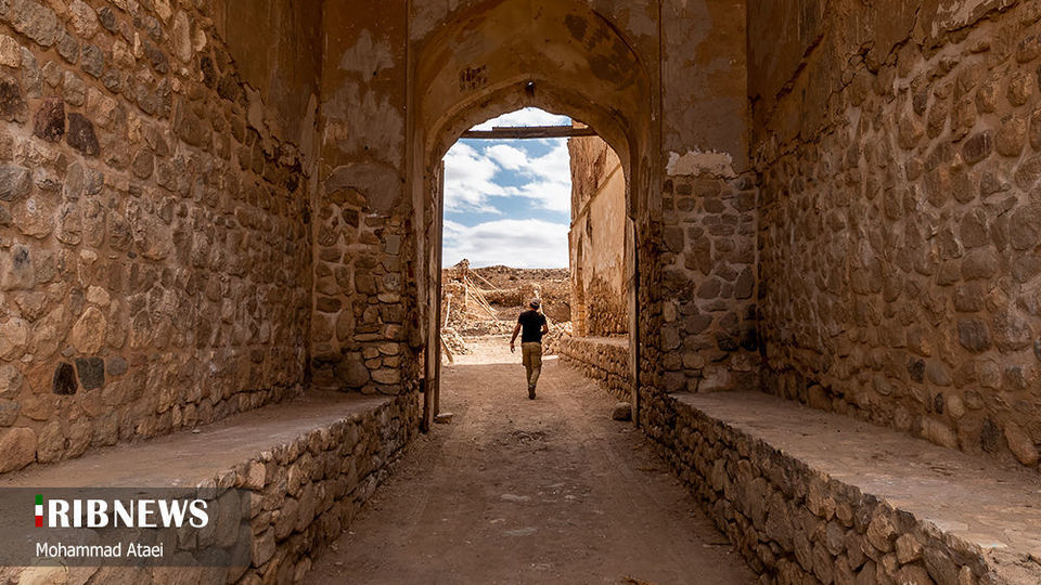 کاروانسرای سنگی آهوان، بنای تاریخی در سمنان 