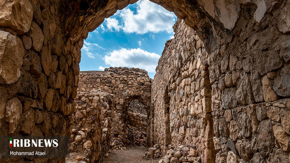 کاروانسرای سنگی آهوان، بنای تاریخی در سمنان 