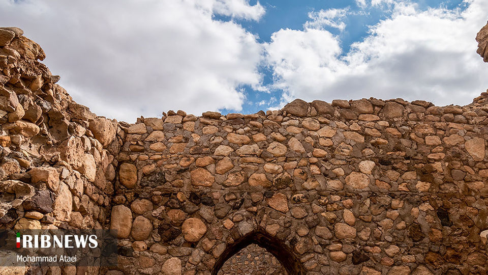 کاروانسرای سنگی آهوان، بنای تاریخی در سمنان 