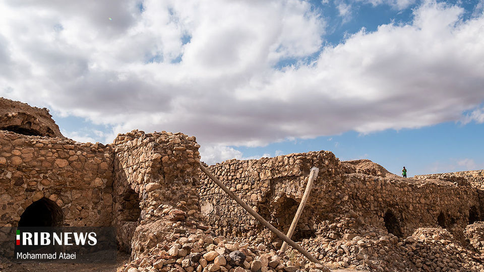 کاروانسرای سنگی آهوان، بنای تاریخی در سمنان 