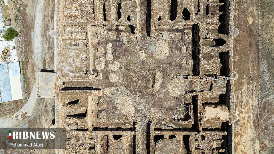 کاروانسرای سنگی آهوان، بنای تاریخی در سمنان 