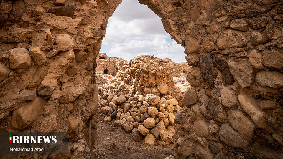 کاروانسرای سنگی آهوان، بنای تاریخی در سمنان 