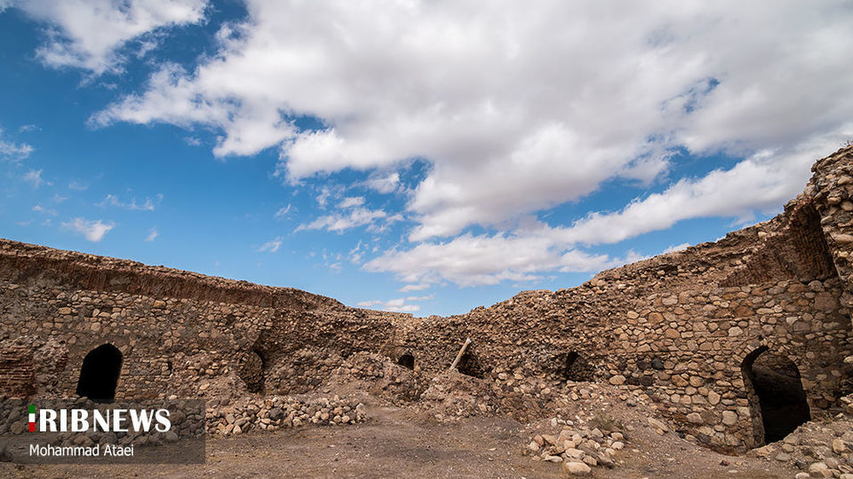 کاروانسرای سنگی آهوان، بنای تاریخی در سمنان 