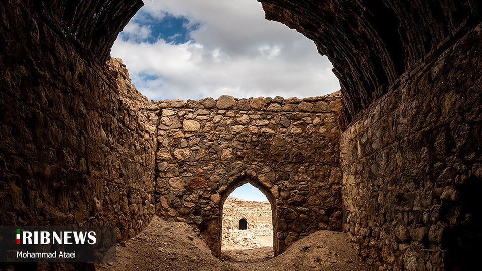 کاروانسرای سنگی آهوان، بنای تاریخی در سمنان 