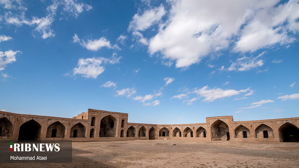 کاروانسرای سنگی آهوان، بنای تاریخی در سمنان 