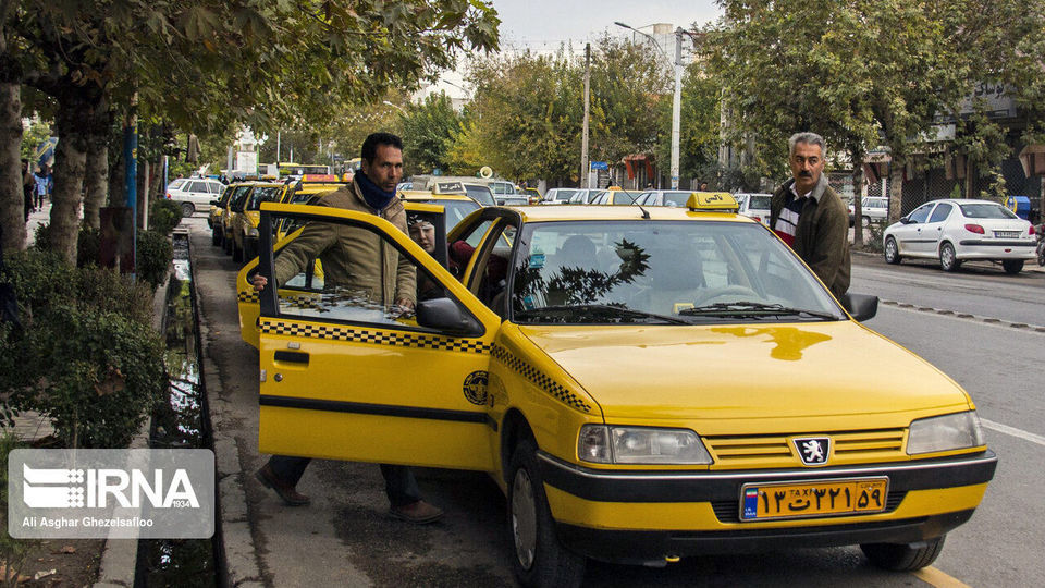 مبنای مسافرگیری تاکسی‌ها با وجود فروکش کردن کرونا هنوز ۳ نفر است