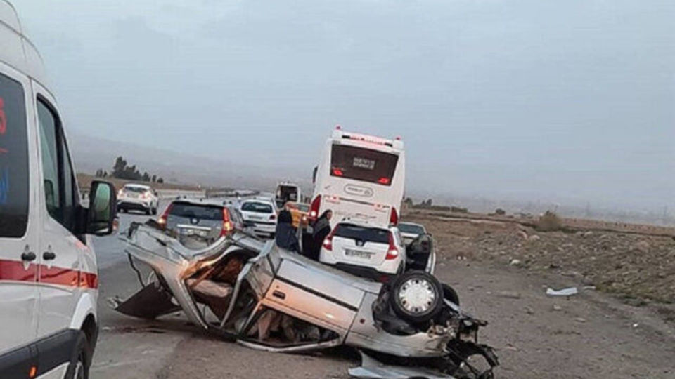 تصادف پژو با کامیون در استان قزوین ۳ فوتی برجای گذاشت
