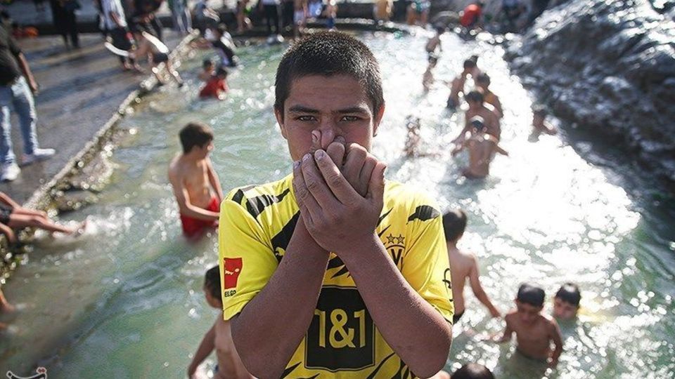 آب تنی در چشمه علی آب تنی در چشمه علی