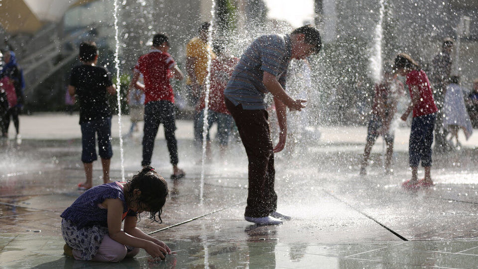 در پناه خنکای آب