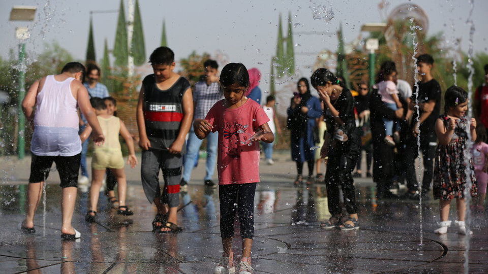 در پناه خنکای آب