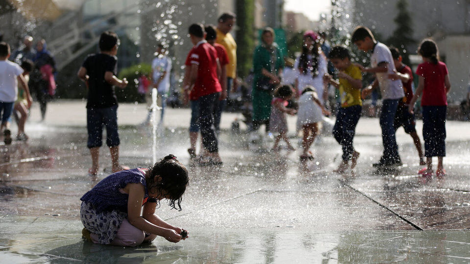 در پناه خنکای آب