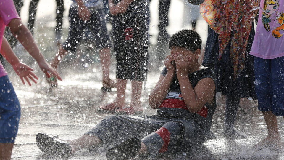 در پناه خنکای آب