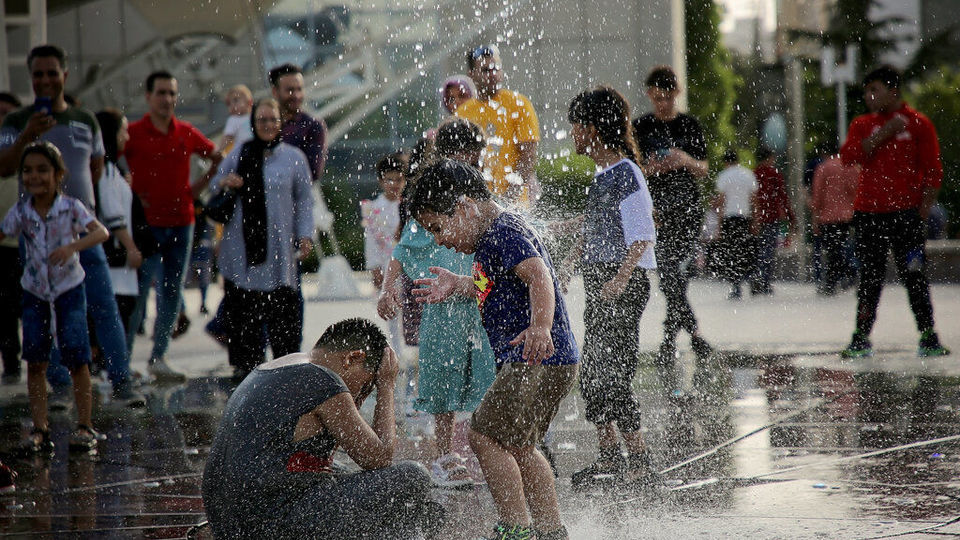 در پناه خنکای آب