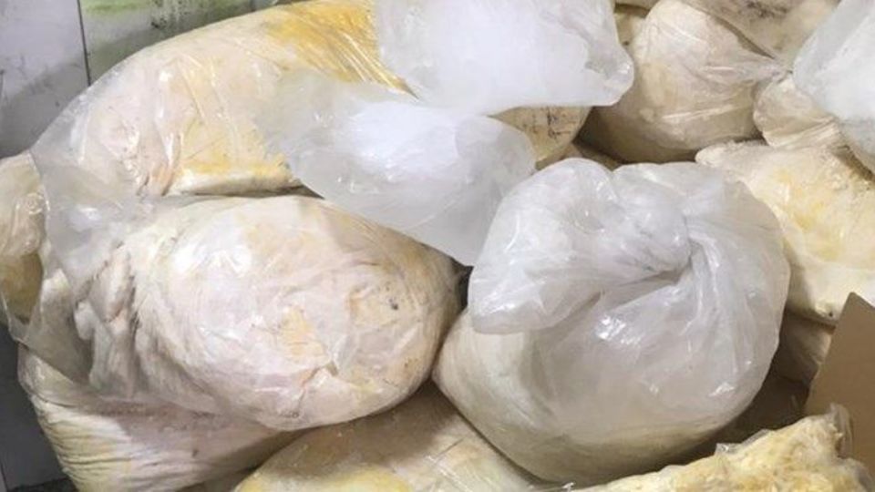 کشف و ضبط ۳ تن پنیر پیتزای تقلبی در چهارمحال و بختیاری کشف و ضبط ۳ تن پنیر پیتزای تقلبی در چهارمحال و بختیاری