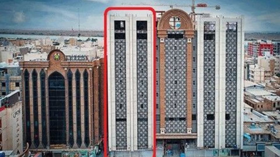 تخلیه نکردن ساکنان اطراف متروپل دلیل تاخیر در تخریب این ساختمان است