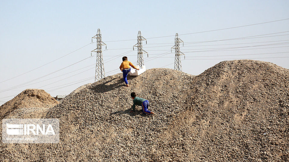 زندگی زیر دکل های فشار قوی