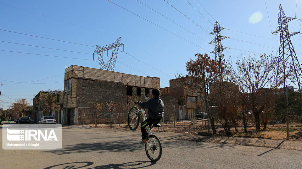 زندگی زیر دکل های فشار قوی