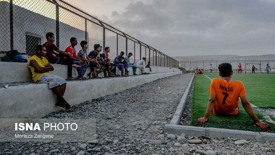 پا به توپ زیر چتر شرجی