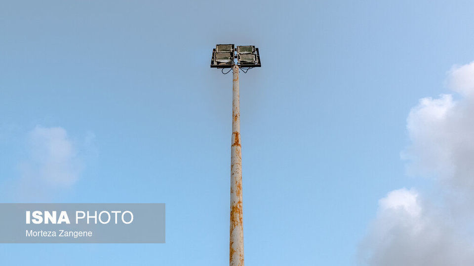 پا به توپ زیر چتر شرجی