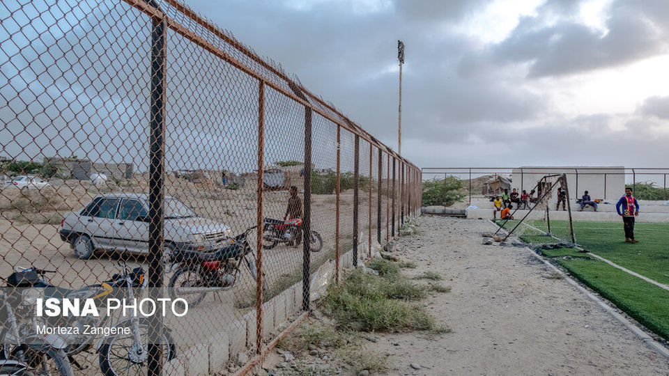 پا به توپ زیر چتر شرجی