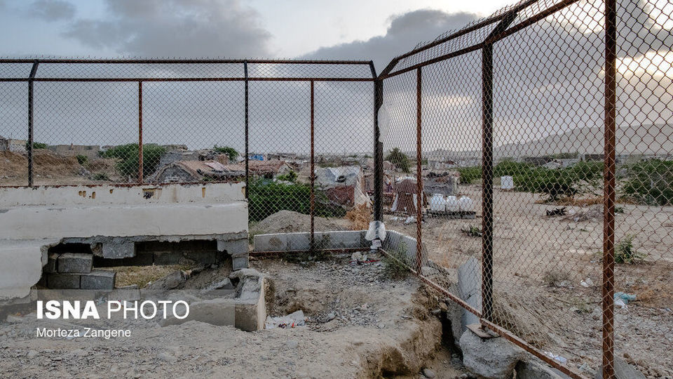 پا به توپ زیر چتر شرجی