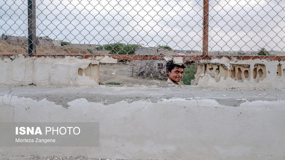 پا به توپ زیر چتر شرجی