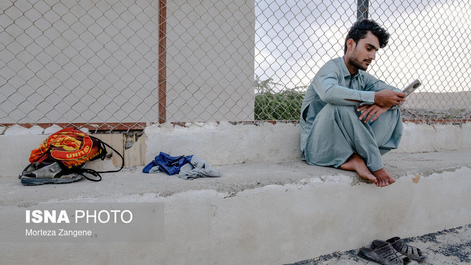 پا به توپ زیر چتر شرجی