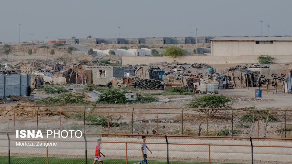 پا به توپ زیر چتر شرجی