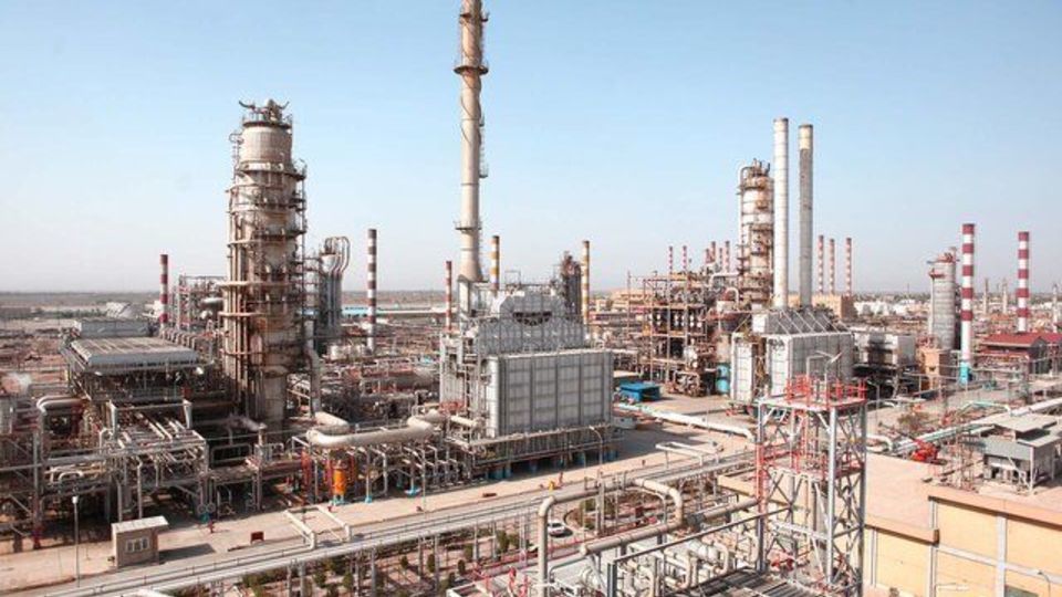 انتشار کاتالیست از واحد کت‌کراکر پالایشگاه آبادان / توصیه خودداری از تردد در شهر