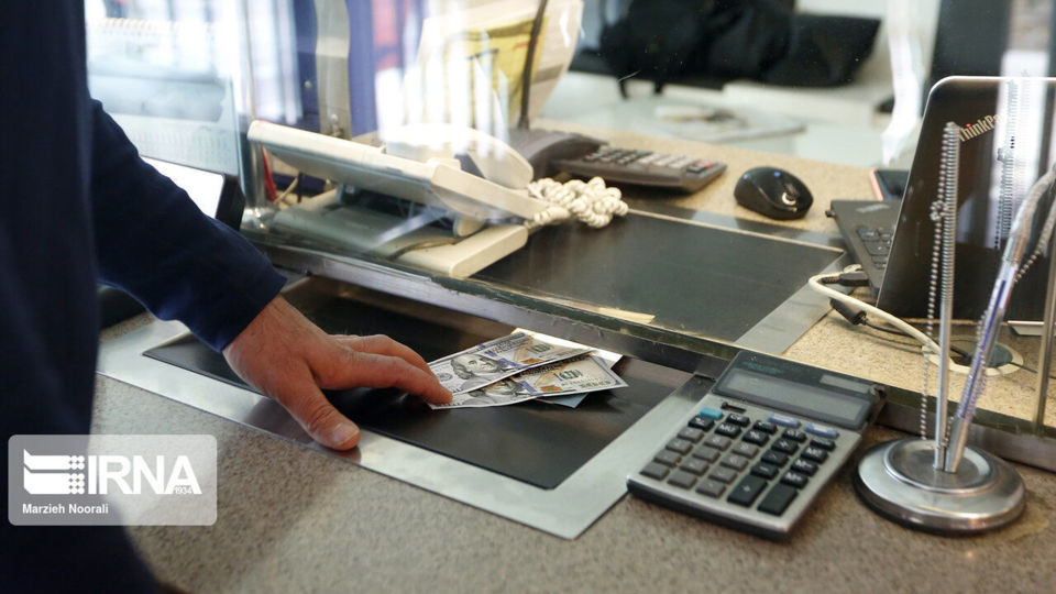 آغاز معاملات توافقی دلار با نرخ ۳۰ هزار تومان 