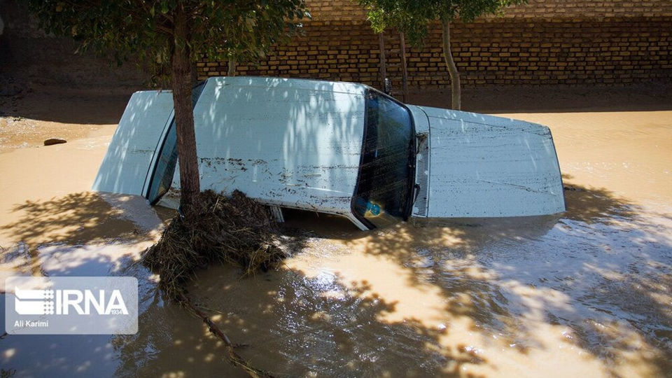 مهمان ناخوانده وسط سالن پذیرایی؛ قاب‌های تلخ از سیل در اراک