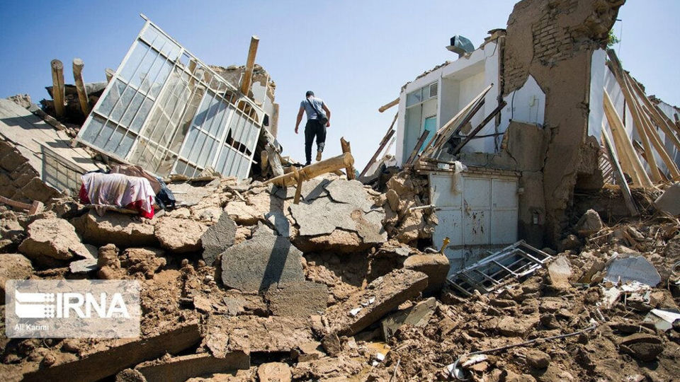 مهمان ناخوانده وسط سالن پذیرایی؛ قاب‌های تلخ از سیل در اراک