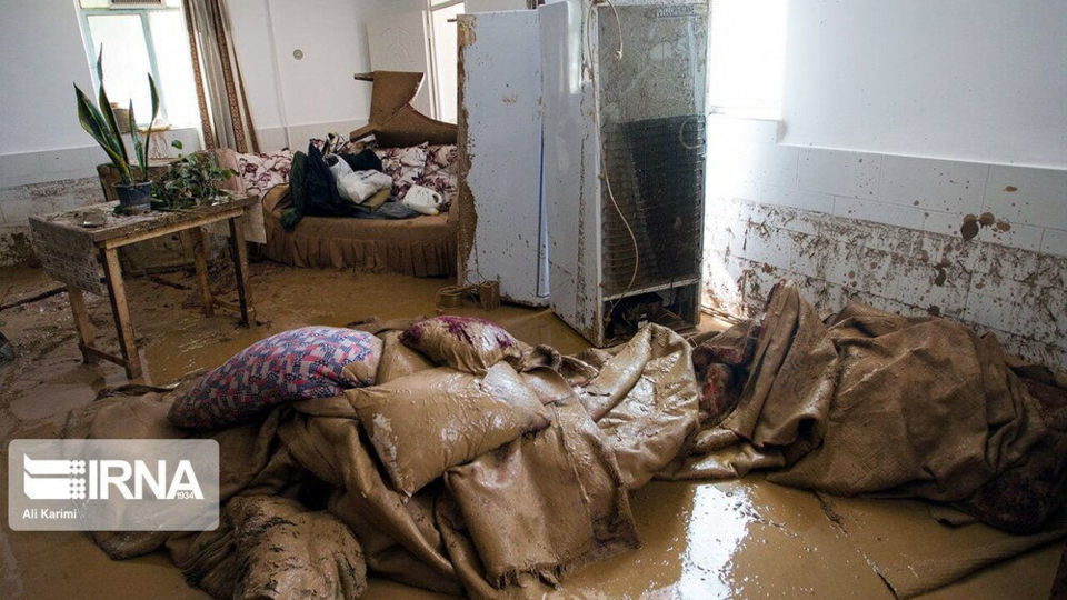 مهمان ناخوانده وسط سالن پذیرایی؛ قاب‌های تلخ از سیل در اراک