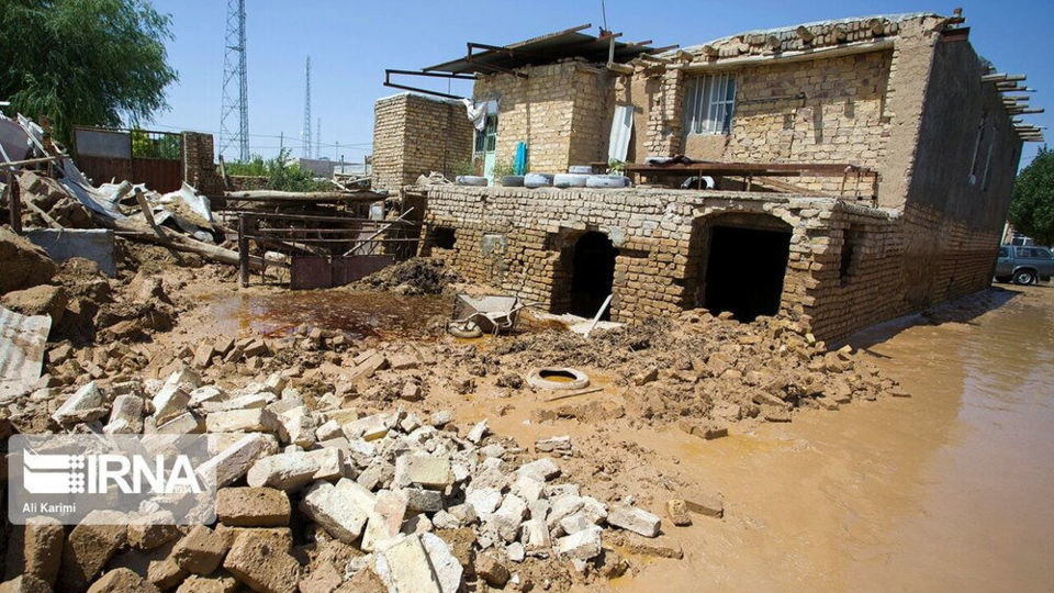 مهمان ناخوانده وسط سالن پذیرایی؛ قاب‌های تلخ از سیل در اراک