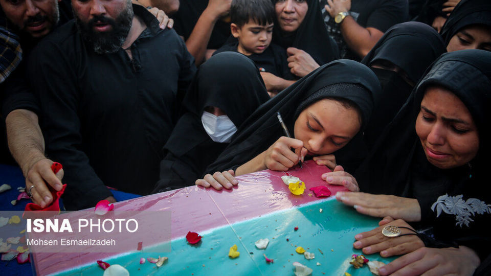 تشییع پیکر شهدای مدافع حرم در مشهد