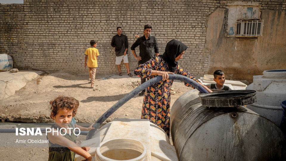 آبرسانی با تانکر به روستاهای درگیر تنش آبی در حمیدیه- خوزستان