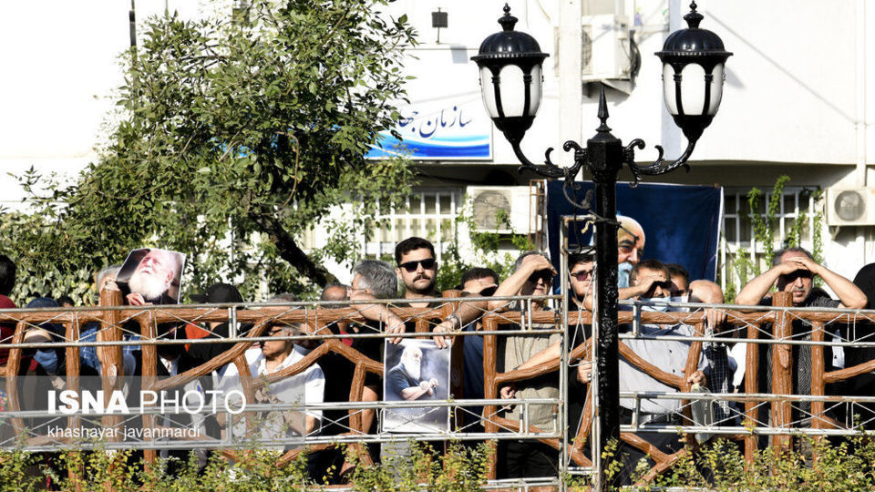 مراسم تشییع پیکر هوشنگ ابتهاج ـ رشت