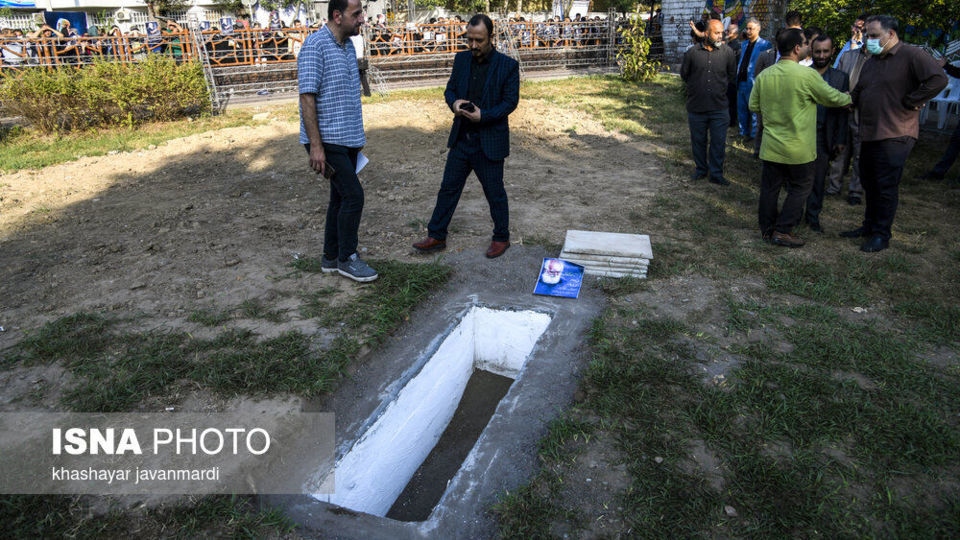 مراسم تشییع پیکر هوشنگ ابتهاج ـ رشت